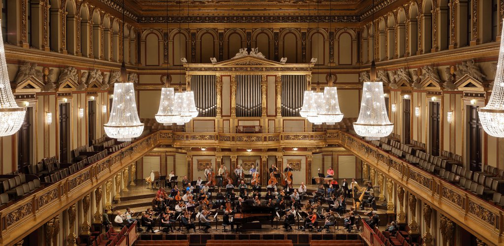 Turné: Bécs, London, Baden-Baden, Hamburg